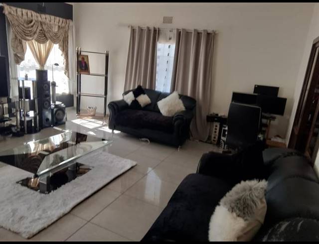 4 BEDROOM HOUSE FOR SALE IN LINMEYER